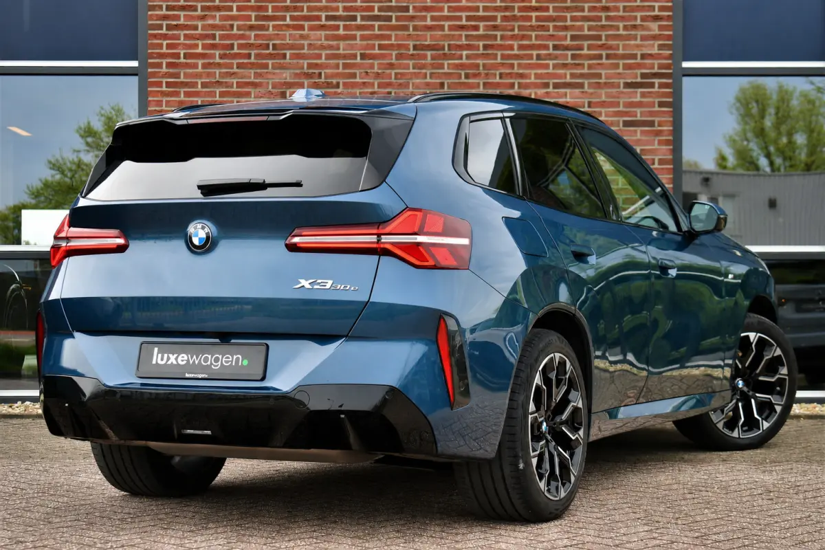 30e xDrive M-Sport Pano ACC 360 H/K HUD 20inch