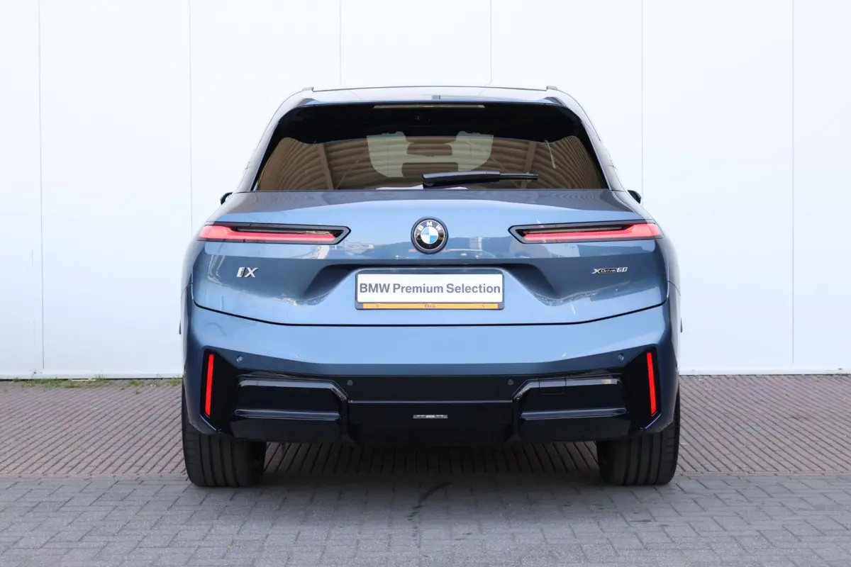 xDrive60 112 kWh | SoH 100% | Sport Pro Pakket | Skylounge | Stoelventilatie | Harman Kardon | Driving Assistant Professional