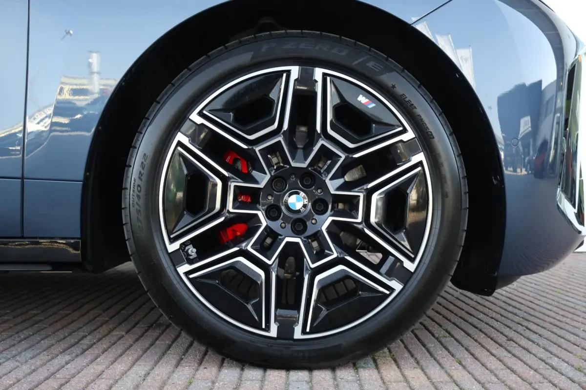 xDrive60 112 kWh | SoH 100% | Sport Pro Pakket | Skylounge | Stoelventilatie | Harman Kardon | Driving Assistant Professional