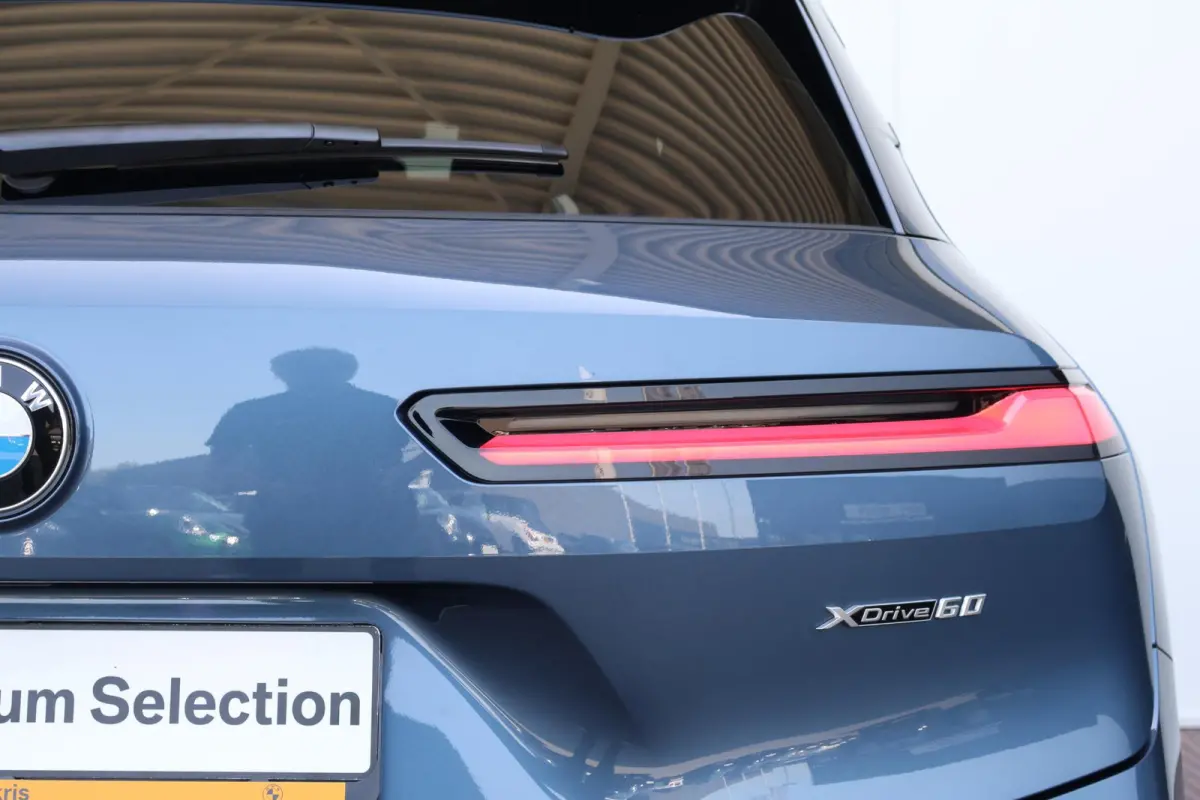 xDrive60 112 kWh | SoH 100% | Sport Pro Pakket | Skylounge | Stoelventilatie | Harman Kardon | Driving Assistant Professional