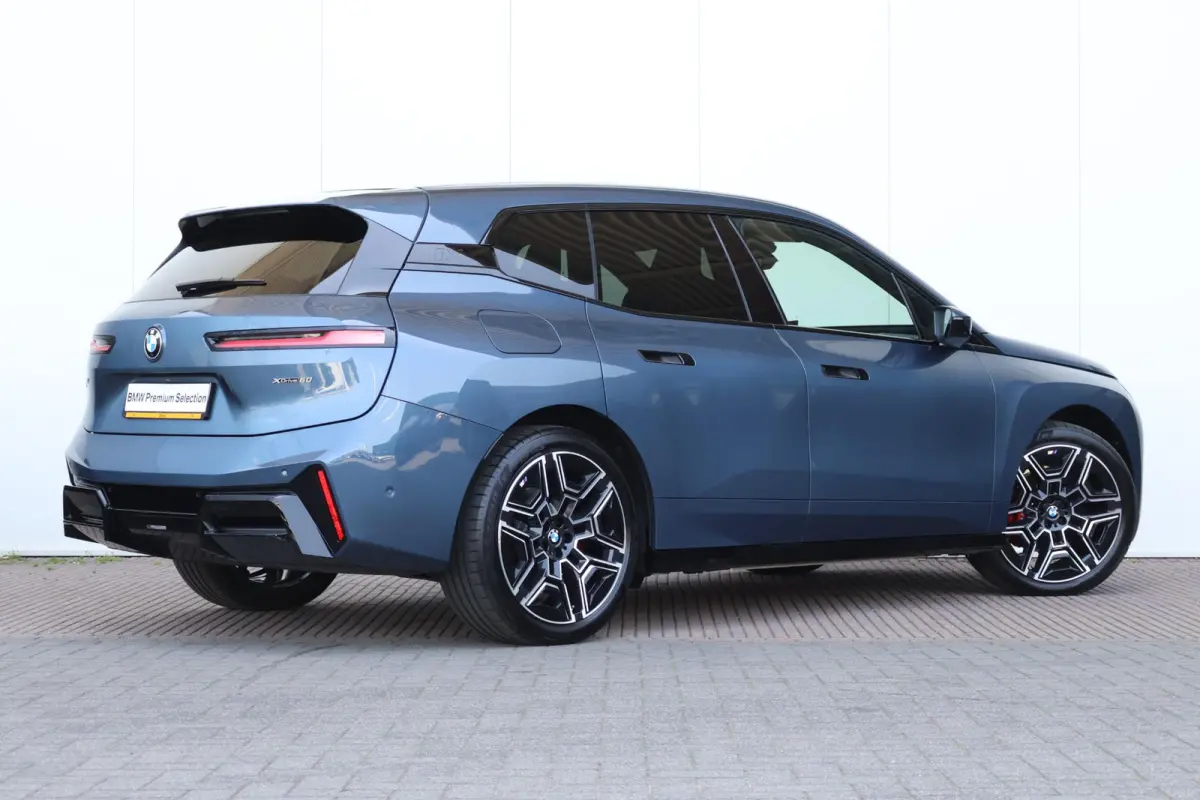 xDrive60 112 kWh | SoH 100% | Sport Pro Pakket | Skylounge | Stoelventilatie | Harman Kardon | Driving Assistant Professional