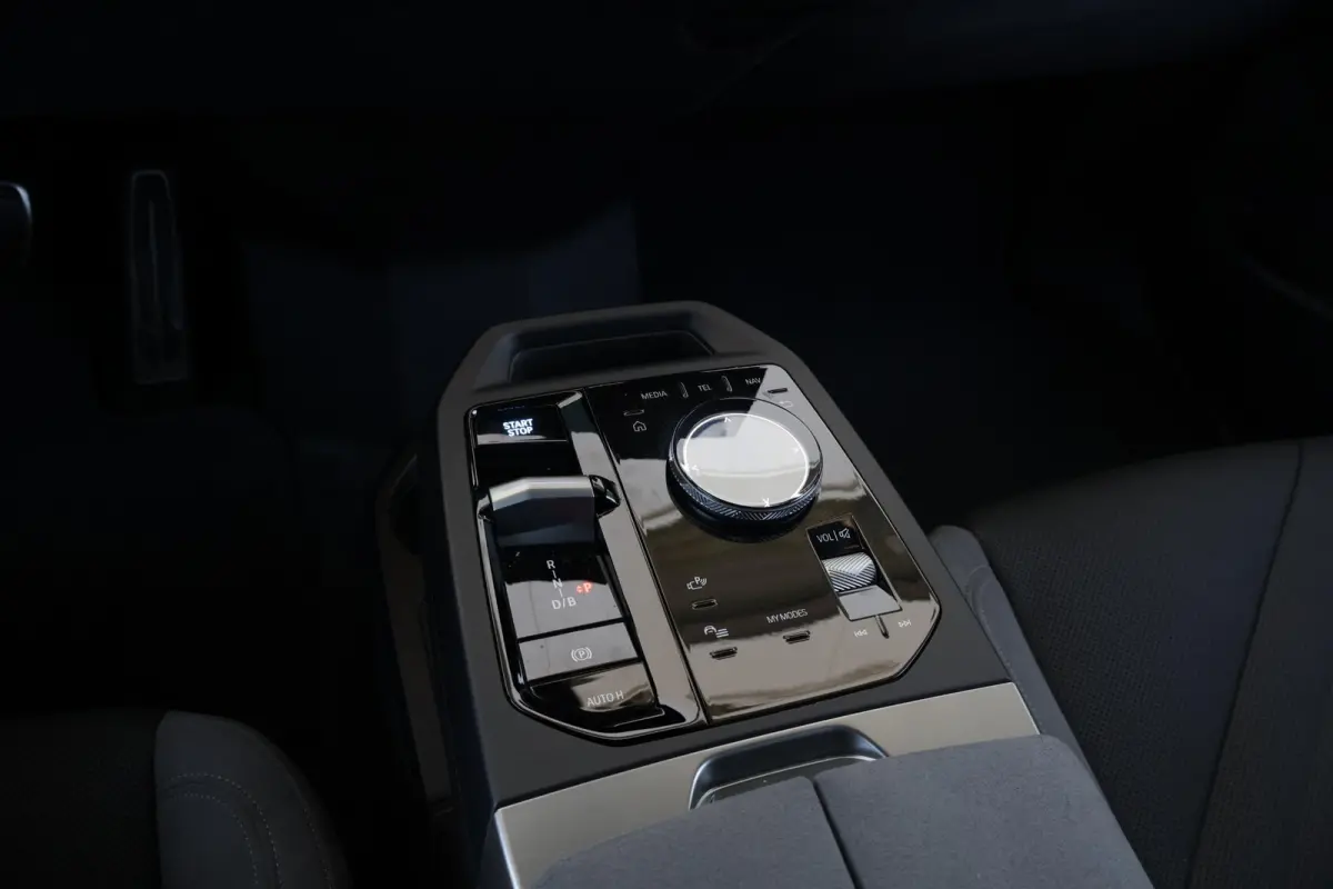xDrive60 112 kWh | SoH 100% | Sport Pro Pakket | Skylounge | Stoelventilatie | Harman Kardon | Driving Assistant Professional