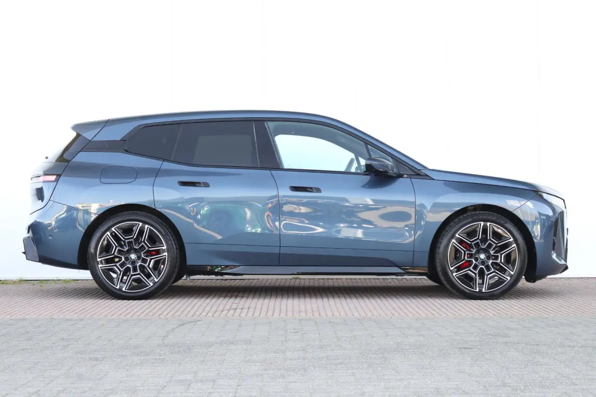 xDrive60 112 kWh | SoH 100% | Sport Pro Pakket | Skylounge | Stoelventilatie | Harman Kardon | Driving Assistant Professional