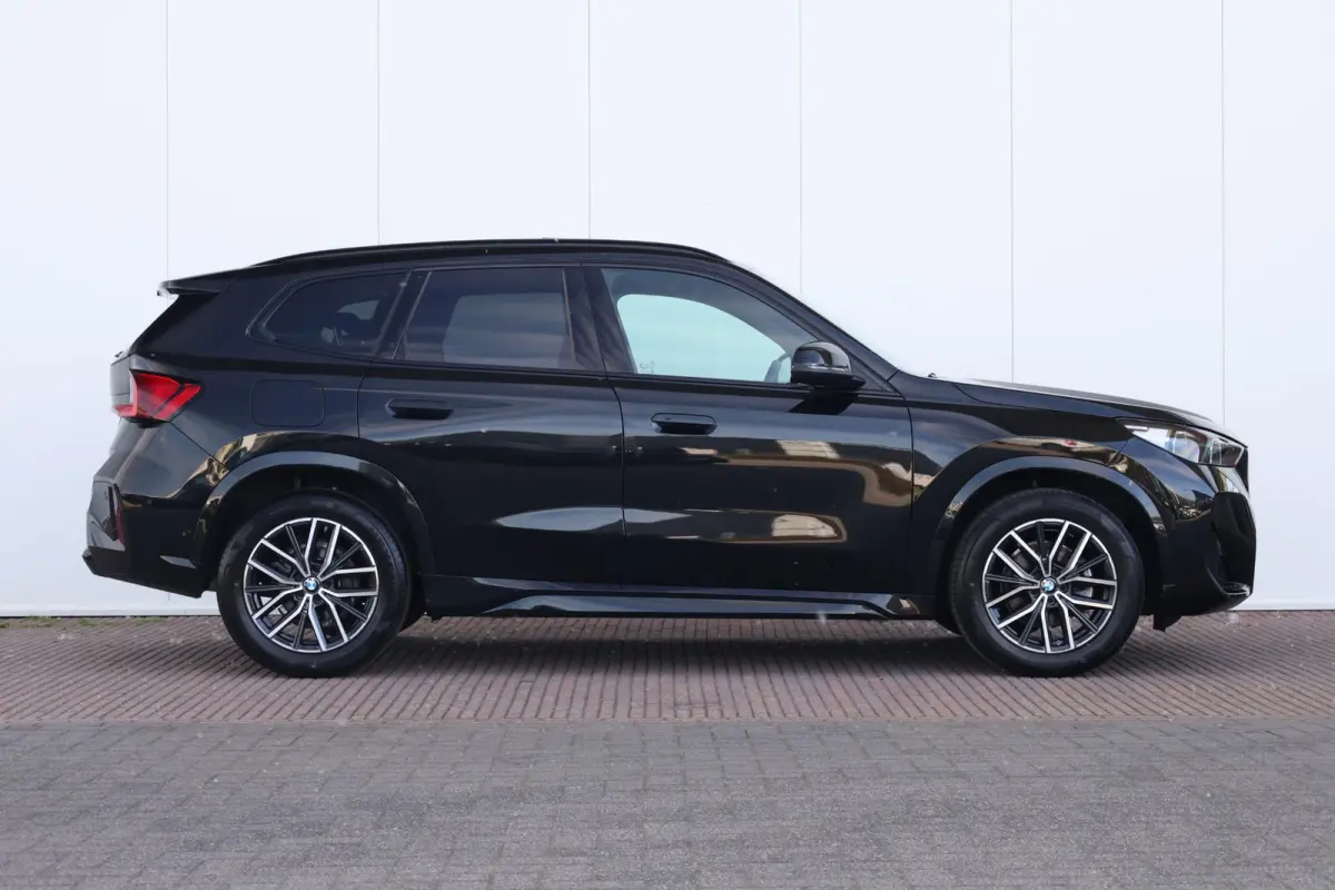sDrive18i / M-Sport Pakket / Pano Dak / Stoelverwarming Voor / Trekhaak /
