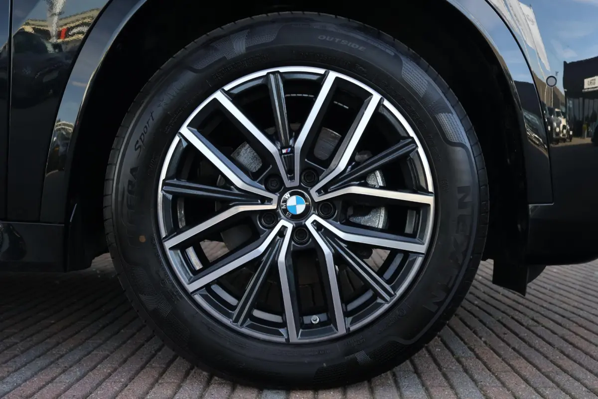 sDrive18i / M-Sport Pakket / Pano Dak / Stoelverwarming Voor / Trekhaak /
