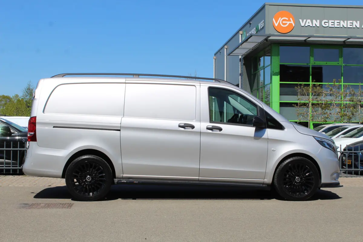 114 CDI Automaat Black Edition | LED | Leder | 1 eigenaar