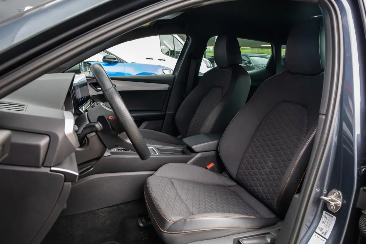 1.4 TSI eHybrid PHEV FR Business Intense 204PK | Stoel+stuur verwarming | Apple Carplay/Android Auto | Clima | Cruisecontrol | Airco (automatisch) | Apple Carplay/Android Auto|telefoonintegr