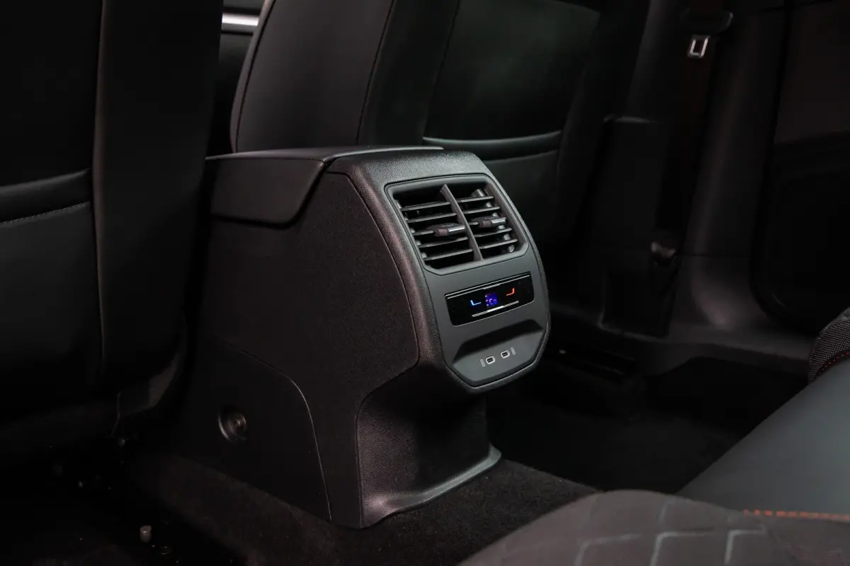 1.4 TSI eHybrid PHEV FR Business Intense 204PK | Stoel+stuur verwarming | Apple Carplay/Android Auto | Clima | Cruisecontrol | Airco (automatisch) | Apple Carplay/Android Auto|telefoonintegr