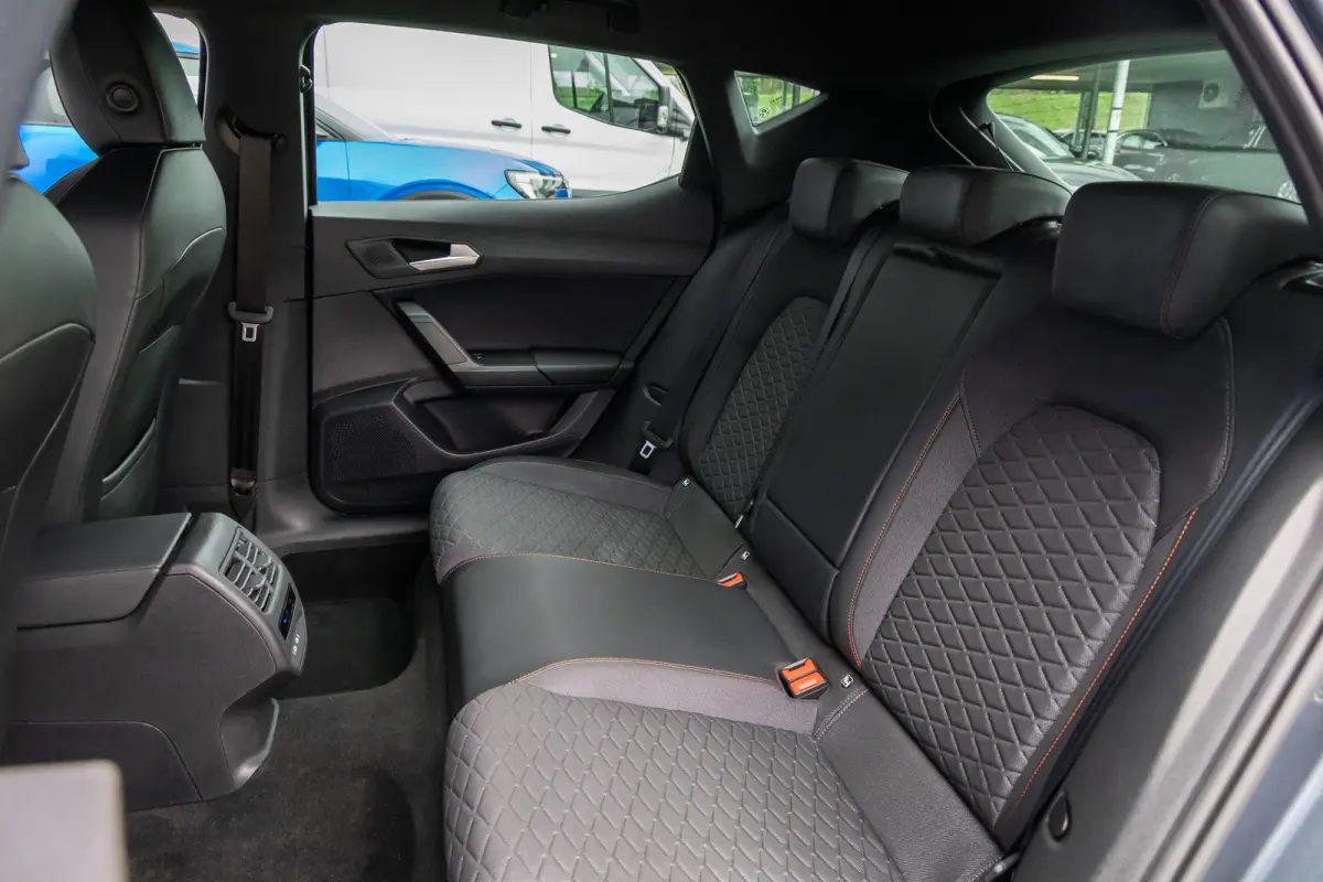 1.4 TSI eHybrid PHEV FR Business Intense 204PK | Stoel+stuur verwarming | Apple Carplay/Android Auto | Clima | Cruisecontrol | Airco (automatisch) | Apple Carplay/Android Auto|telefoonintegr