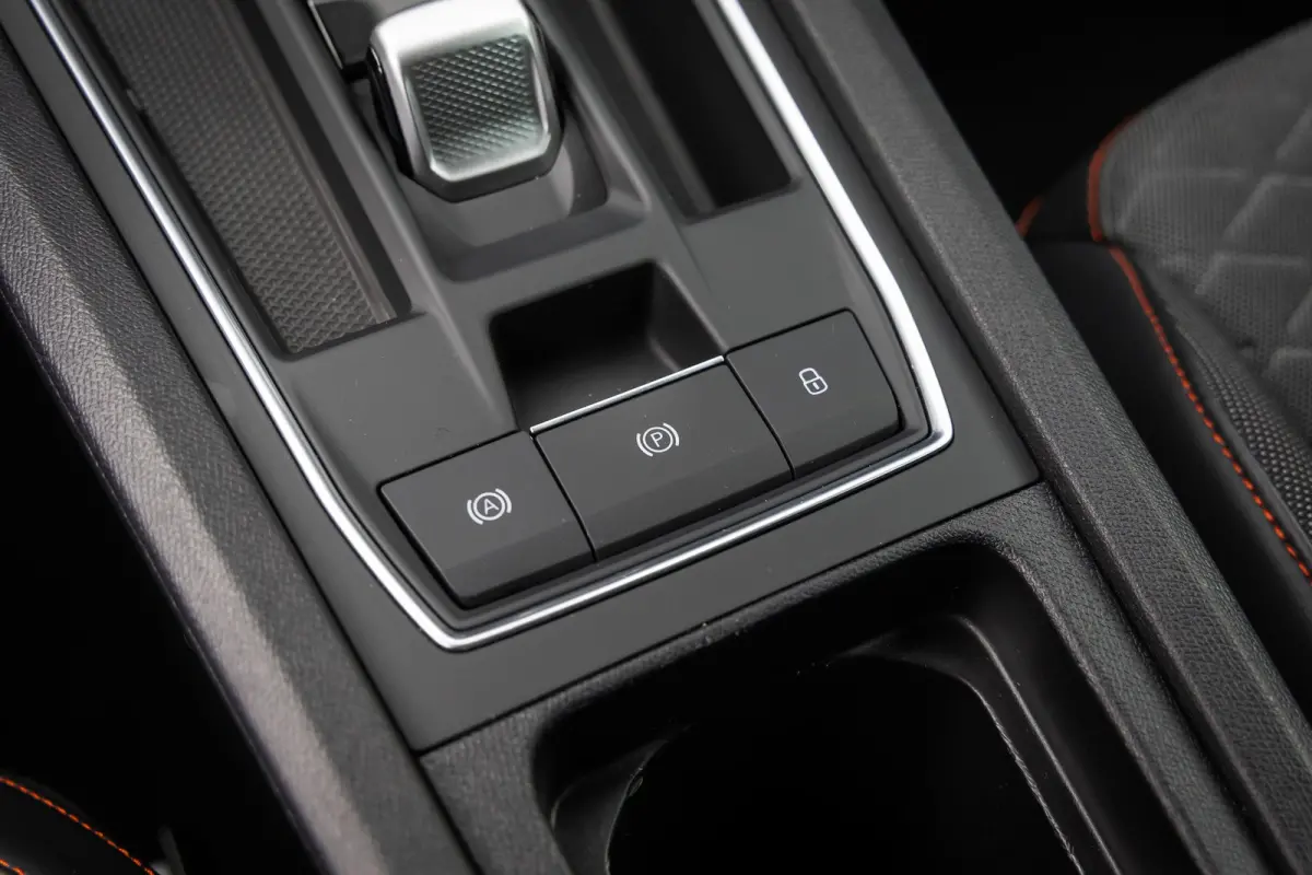 1.4 TSI eHybrid PHEV FR Business Intense 204PK | Stoel+stuur verwarming | Apple Carplay/Android Auto | Clima | Cruisecontrol | Airco (automatisch) | Apple Carplay/Android Auto|telefoonintegr