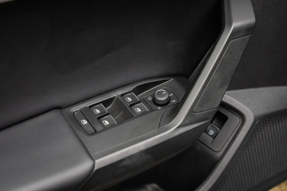 1.4 TSI eHybrid PHEV FR Business Intense 204PK | Stoel+stuur verwarming | Apple Carplay/Android Auto | Clima | Cruisecontrol | Airco (automatisch) | Apple Carplay/Android Auto|telefoonintegr