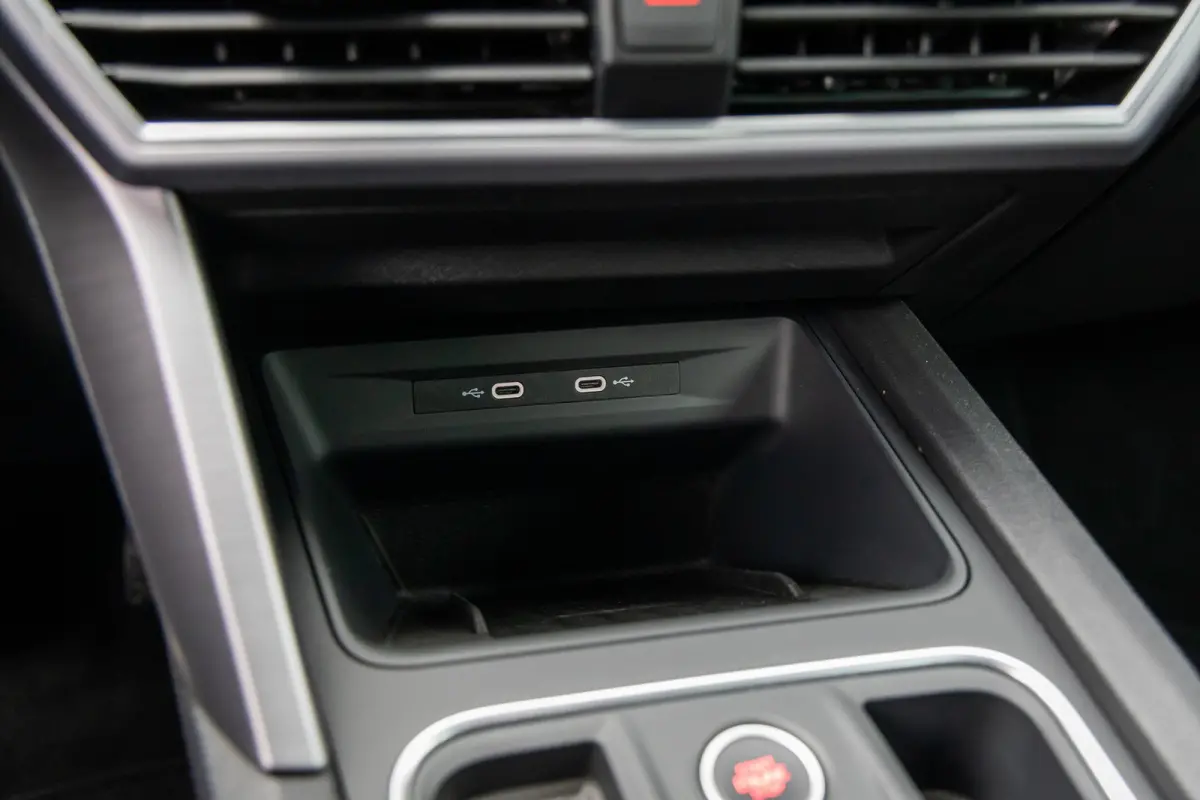 1.4 TSI eHybrid PHEV FR Business Intense 204PK | Stoel+stuur verwarming | Apple Carplay/Android Auto | Clima | Cruisecontrol | Airco (automatisch) | Apple Carplay/Android Auto|telefoonintegr