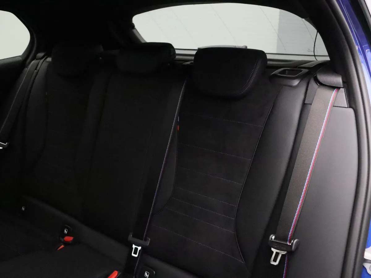 120 M Sportpakket Pro | Premium Pack | Stuurwielrand Verwarmd | Panoramadak | Harman Kardon | 19''