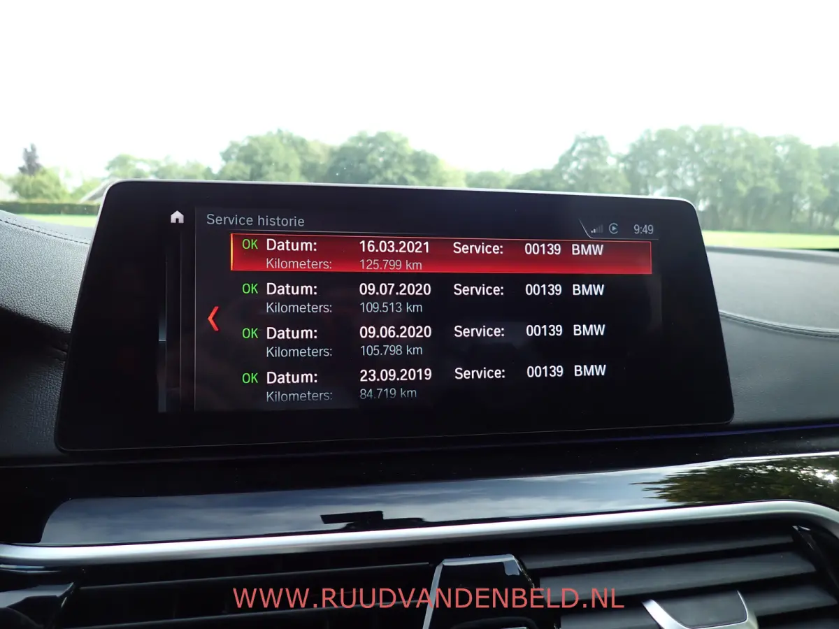 530d X-DRIVE SCHUIFDAK / CRUISE / CARPLAY / SPORTLEER / NAVI