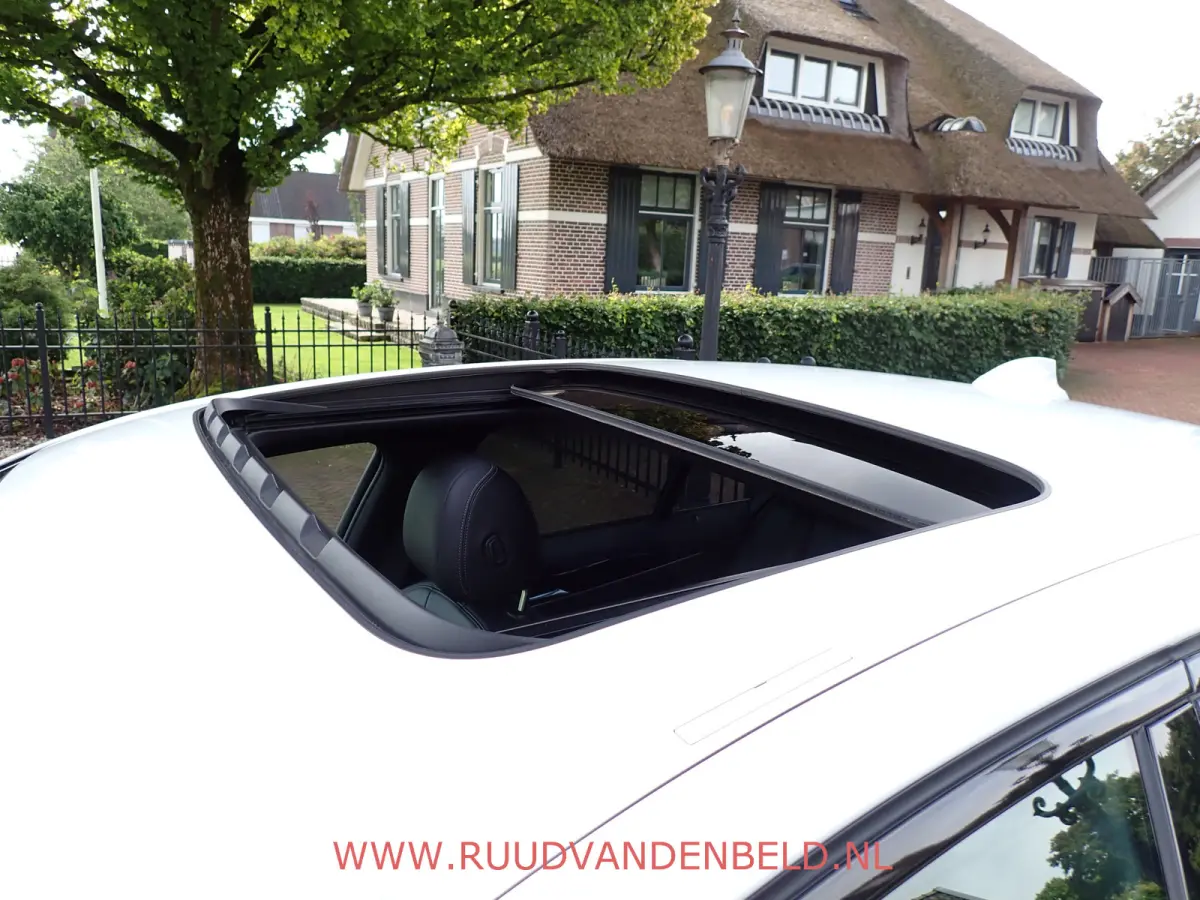 530d X-DRIVE SCHUIFDAK / CRUISE / CARPLAY / SPORTLEER / NAVI