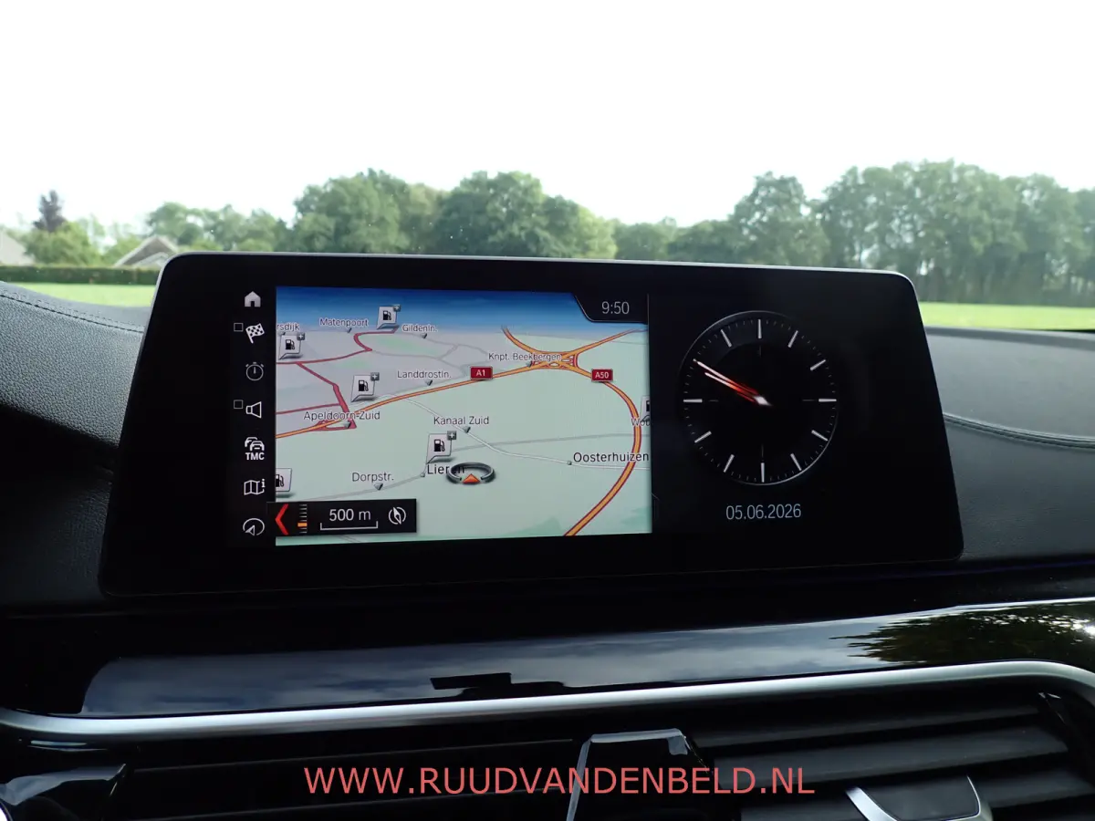530d X-DRIVE SCHUIFDAK / CRUISE / CARPLAY / SPORTLEER / NAVI