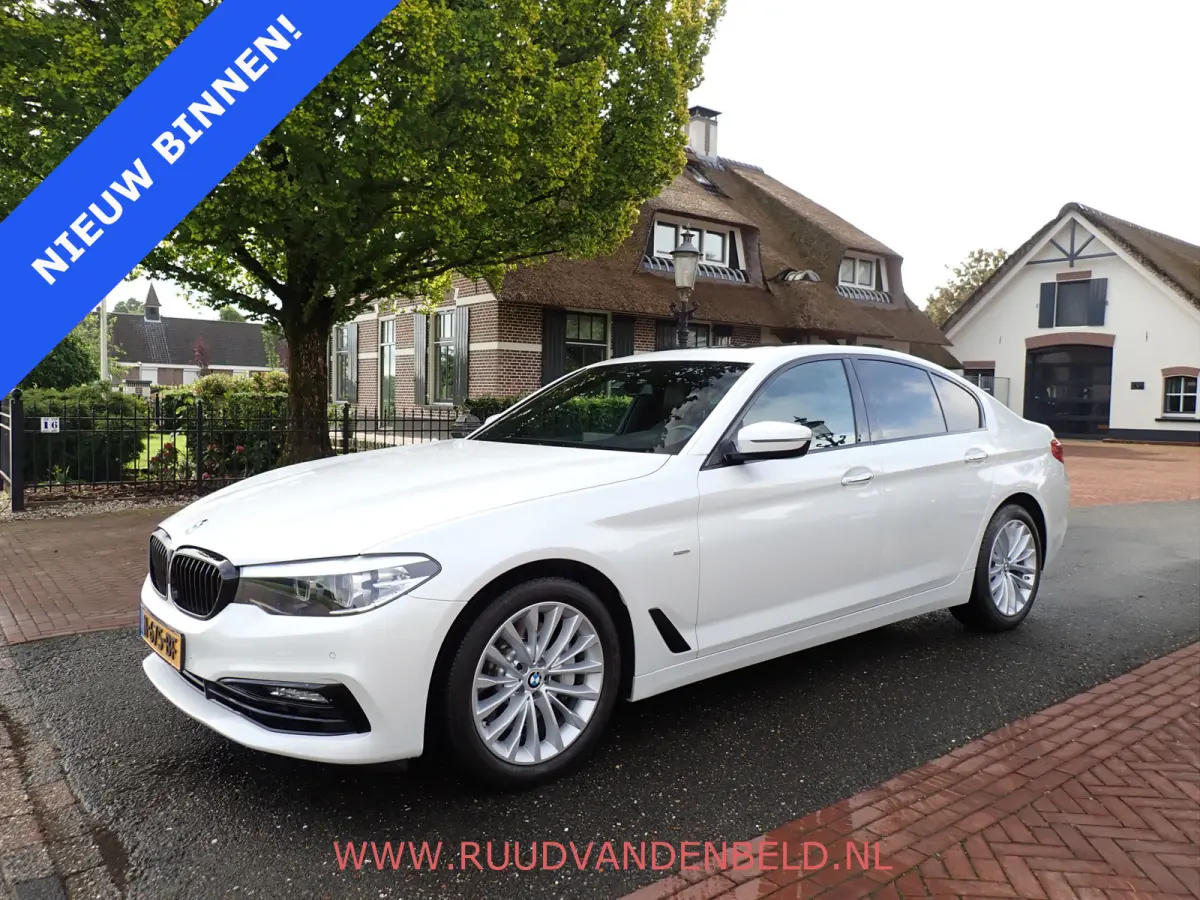 530d X-DRIVE SCHUIFDAK / CRUISE / CARPLAY / SPORTLEER / NAVI