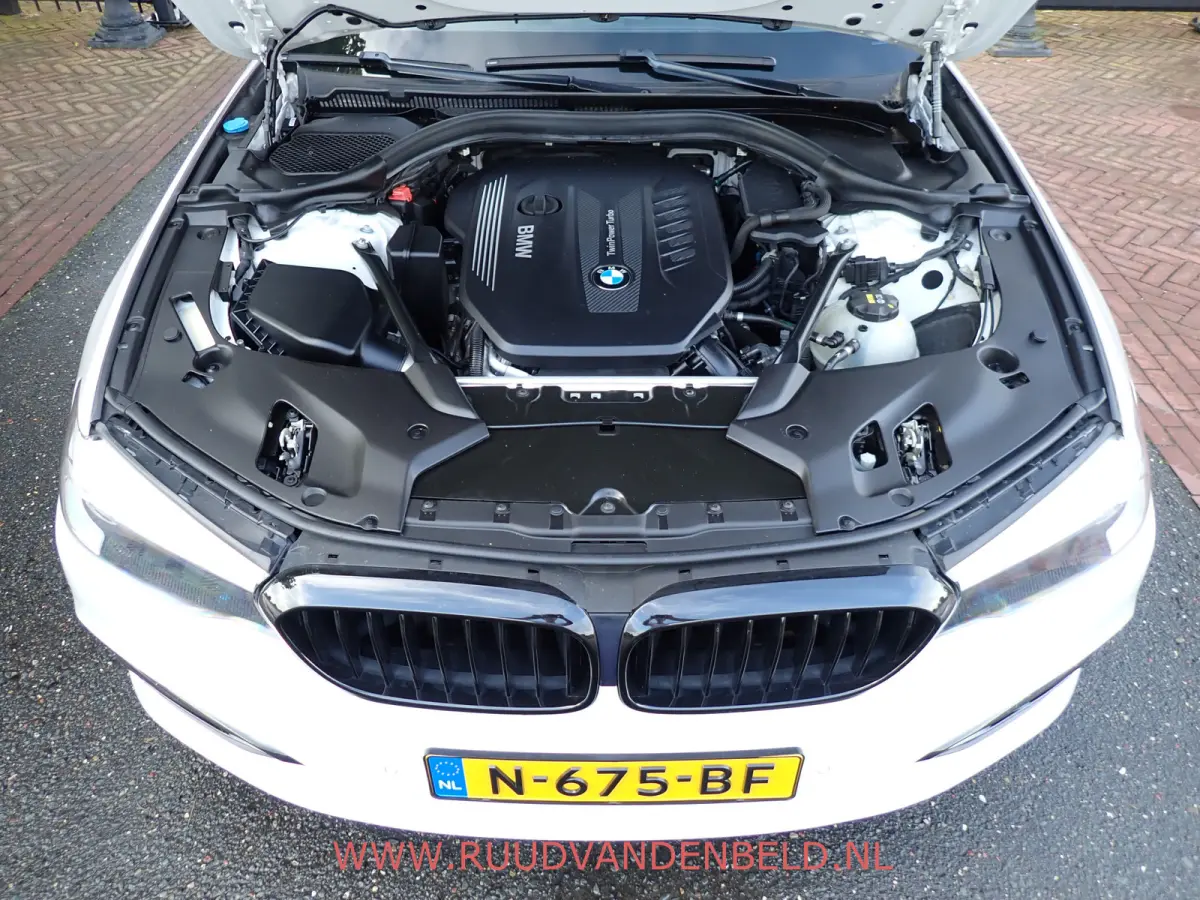 530d X-DRIVE SCHUIFDAK / CRUISE / CARPLAY / SPORTLEER / NAVI