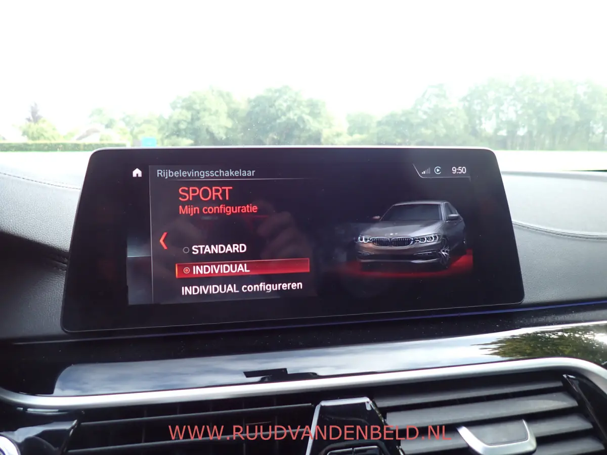 530d X-DRIVE SCHUIFDAK / CRUISE / CARPLAY / SPORTLEER / NAVI