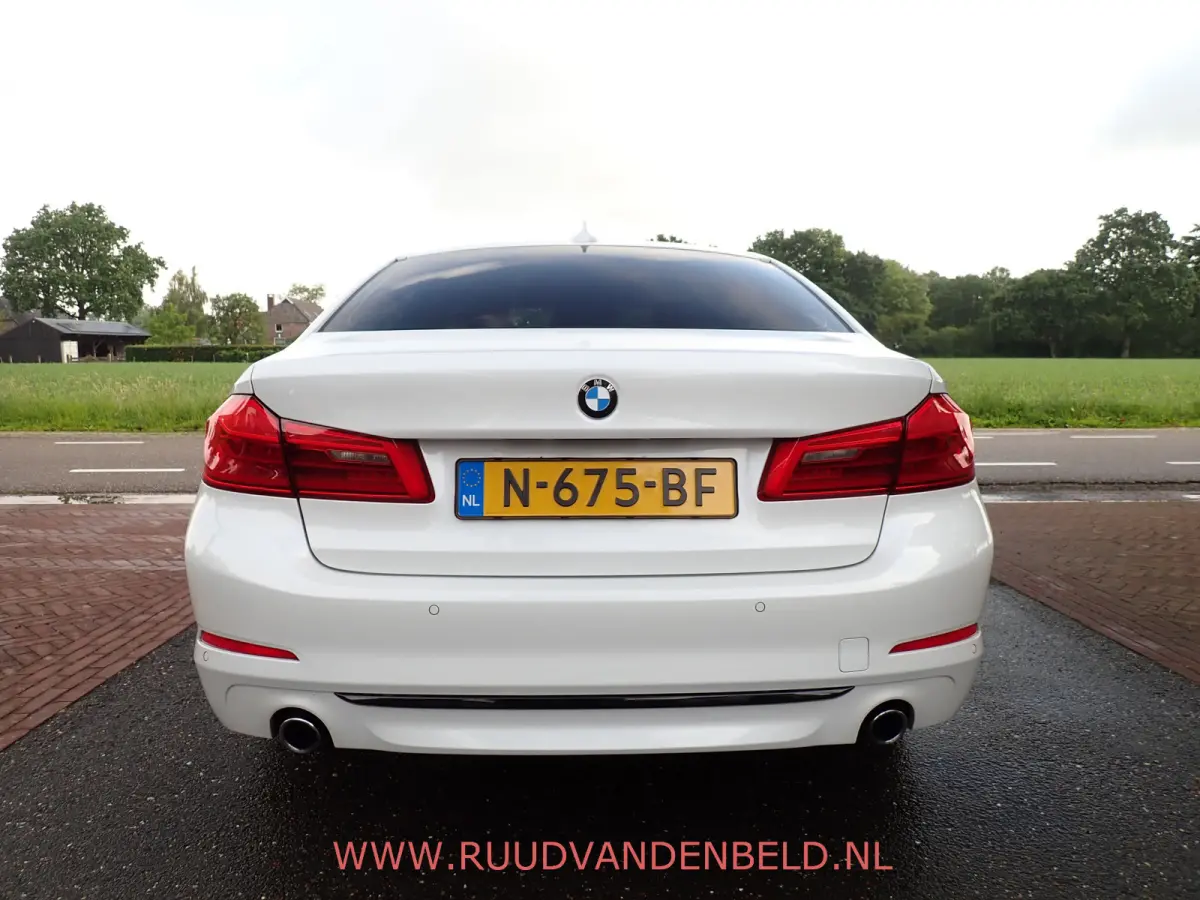 530d X-DRIVE SCHUIFDAK / CRUISE / CARPLAY / SPORTLEER / NAVI