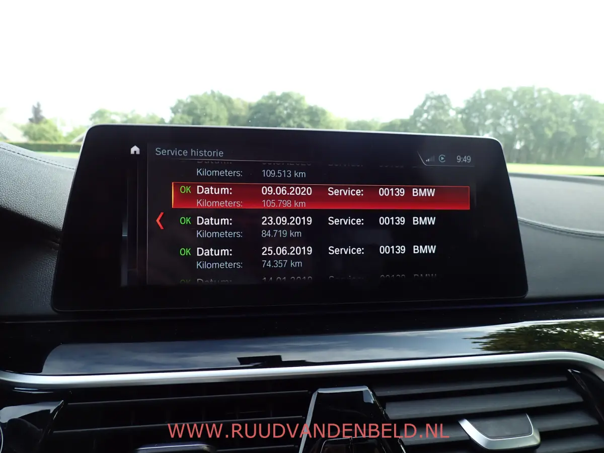 530d X-DRIVE SCHUIFDAK / CRUISE / CARPLAY / SPORTLEER / NAVI