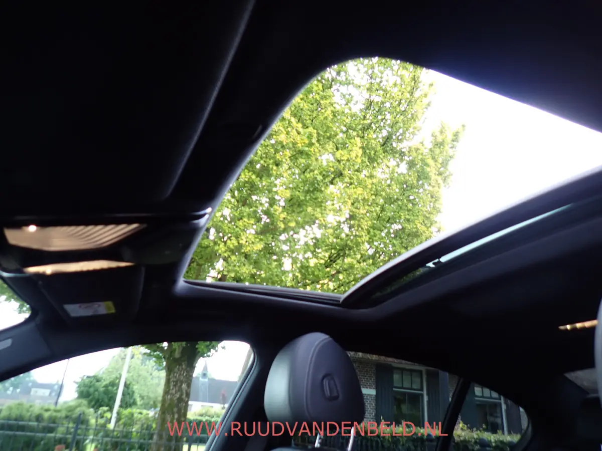 530d X-DRIVE SCHUIFDAK / CRUISE / CARPLAY / SPORTLEER / NAVI