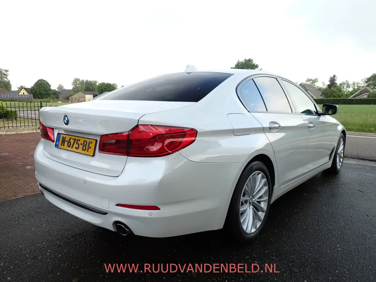 530d X-DRIVE SCHUIFDAK / CRUISE / CARPLAY / SPORTLEER / NAVI