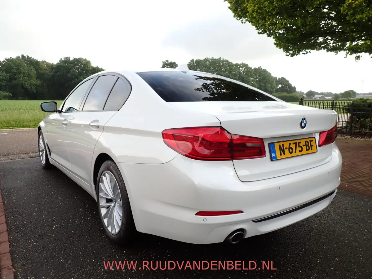 530d X-DRIVE SCHUIFDAK / CRUISE / CARPLAY / SPORTLEER / NAVI