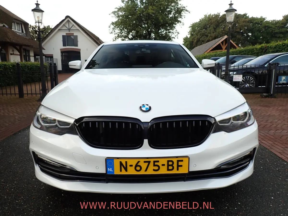 530d X-DRIVE SCHUIFDAK / CRUISE / CARPLAY / SPORTLEER / NAVI