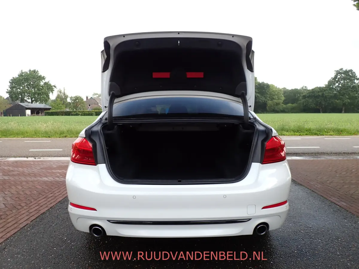530d X-DRIVE SCHUIFDAK / CRUISE / CARPLAY / SPORTLEER / NAVI