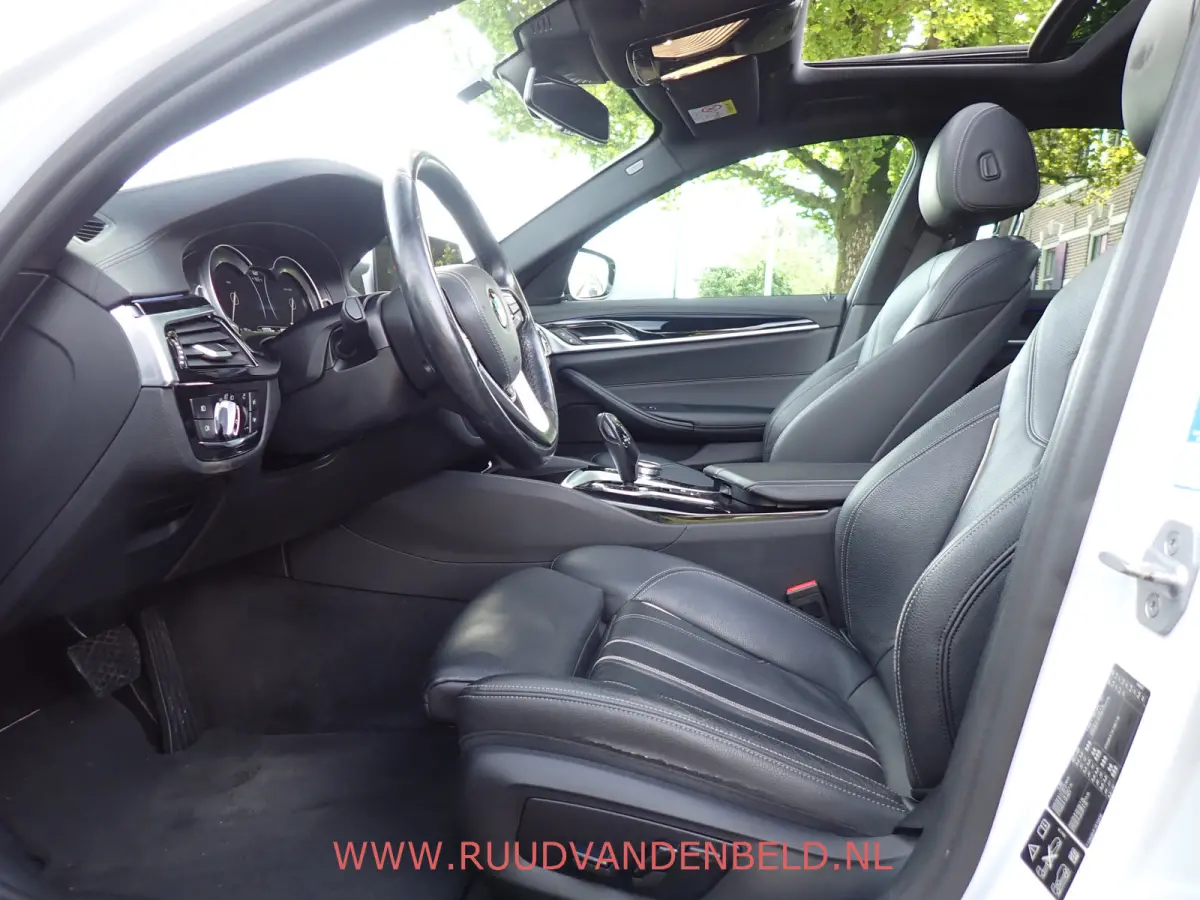 530d X-DRIVE SCHUIFDAK / CRUISE / CARPLAY / SPORTLEER / NAVI