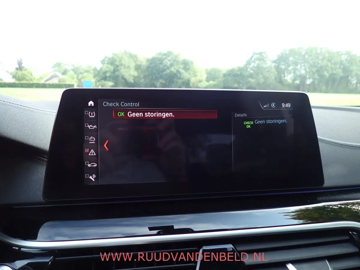 530d X-DRIVE SCHUIFDAK / CRUISE / CARPLAY / SPORTLEER / NAVI