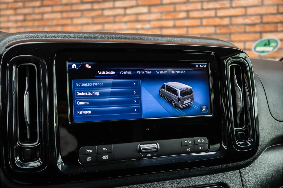 119 CDI DC L3 XL | AMG | L+R Schuifdeur | Dubbel cabine | Navigatie | CarPlay | Camera | Lederen bekleding | Stoelverwarming | 2500 kg trekgewicht | Trekhaak | Multibeam Led | PDC V+A
