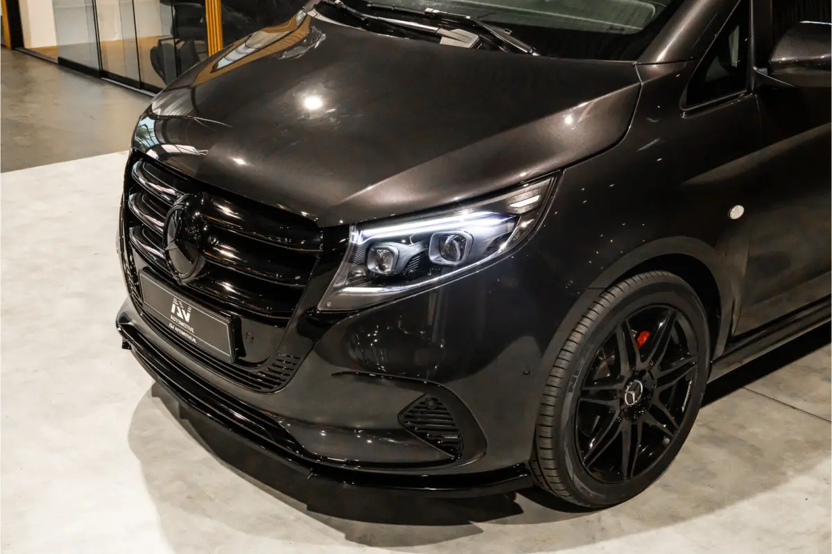 119 CDI DC L3 XL | AMG | L+R Schuifdeur | Dubbel cabine | Navigatie | CarPlay | Camera | Lederen bekleding | Stoelverwarming | 2500 kg trekgewicht | Trekhaak | Multibeam Led | PDC V+A