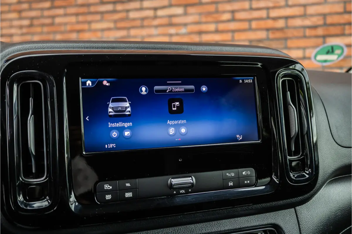 119 CDI DC L3 XL | AMG | L+R Schuifdeur | Dubbel cabine | Navigatie | CarPlay | Camera | Lederen bekleding | Stoelverwarming | 2500 kg trekgewicht | Trekhaak | Multibeam Led | PDC V+A