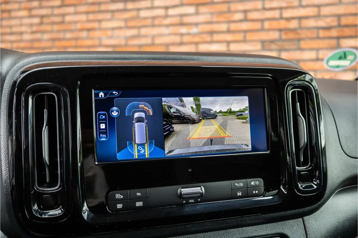 119 CDI DC L3 XL | AMG | L+R Schuifdeur | Dubbel cabine | Navigatie | CarPlay | Camera | Lederen bekleding | Stoelverwarming | 2500 kg trekgewicht | Trekhaak | Multibeam Led | PDC V+A