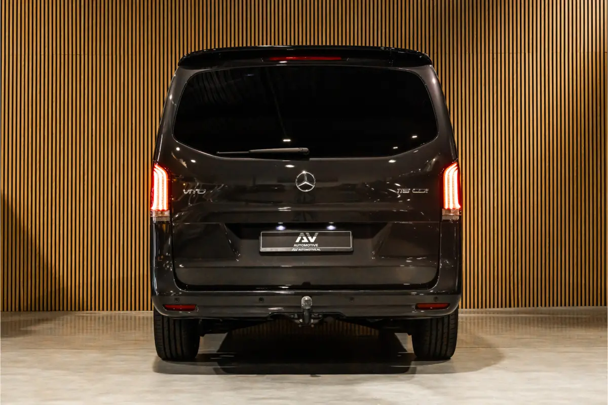119 CDI DC L3 XL | AMG | L+R Schuifdeur | Dubbel cabine | Navigatie | CarPlay | Camera | Lederen bekleding | Stoelverwarming | 2500 kg trekgewicht | Trekhaak | Multibeam Led | PDC V+A