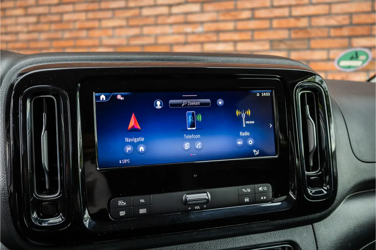 119 CDI DC L3 XL | AMG | L+R Schuifdeur | Dubbel cabine | Navigatie | CarPlay | Camera | Lederen bekleding | Stoelverwarming | 2500 kg trekgewicht | Trekhaak | Multibeam Led | PDC V+A