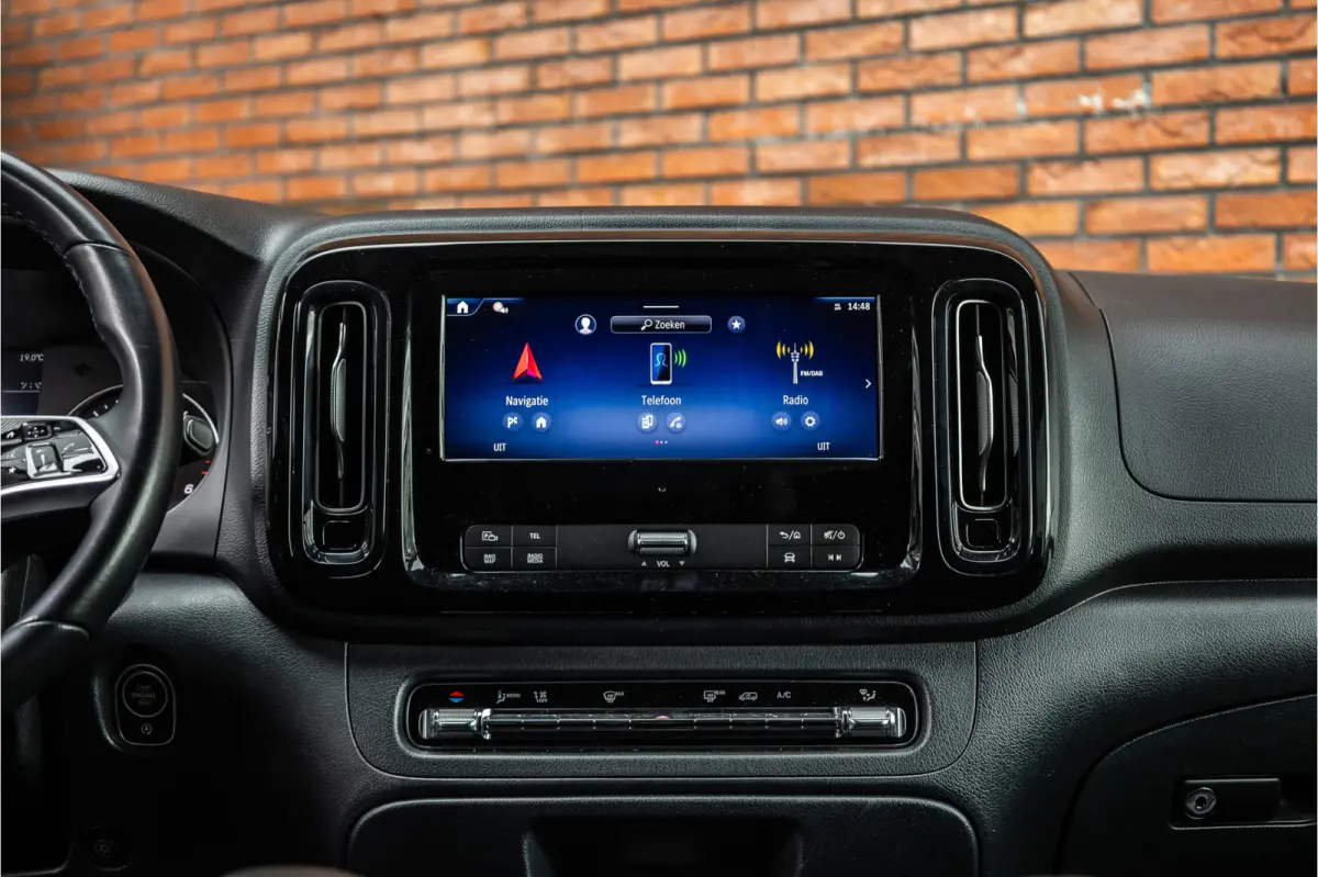 119 CDI DC L3 XL | AMG | L+R Schuifdeur | Dubbel cabine | Navigatie | CarPlay | Camera | Lederen bekleding | Stoelverwarming | 2500 kg trekgewicht | Trekhaak | Multibeam Led | PDC V+A