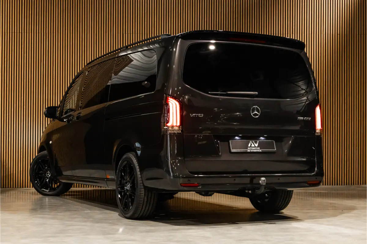 119 CDI DC L3 XL | AMG | L+R Schuifdeur | Dubbel cabine | Navigatie | CarPlay | Camera | Lederen bekleding | Stoelverwarming | 2500 kg trekgewicht | Trekhaak | Multibeam Led | PDC V+A