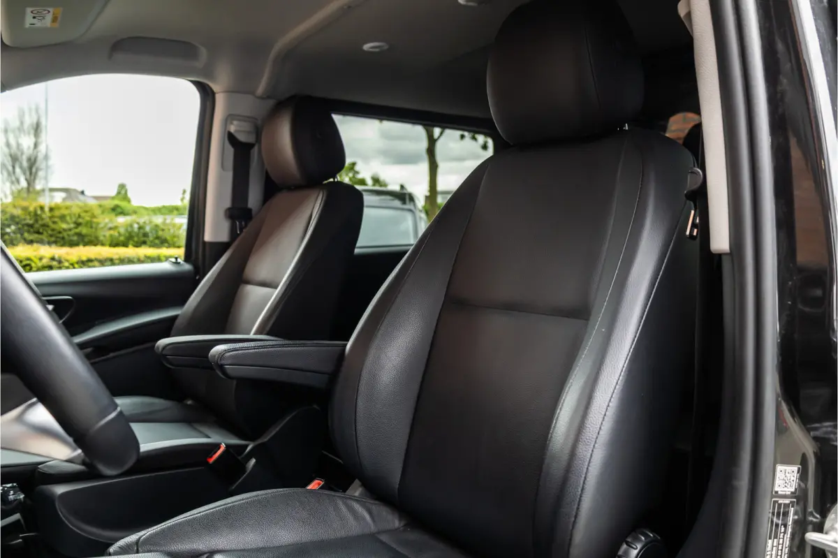 119 CDI DC L3 XL | AMG | L+R Schuifdeur | Dubbel cabine | Navigatie | CarPlay | Camera | Lederen bekleding | Stoelverwarming | 2500 kg trekgewicht | Trekhaak | Multibeam Led | PDC V+A