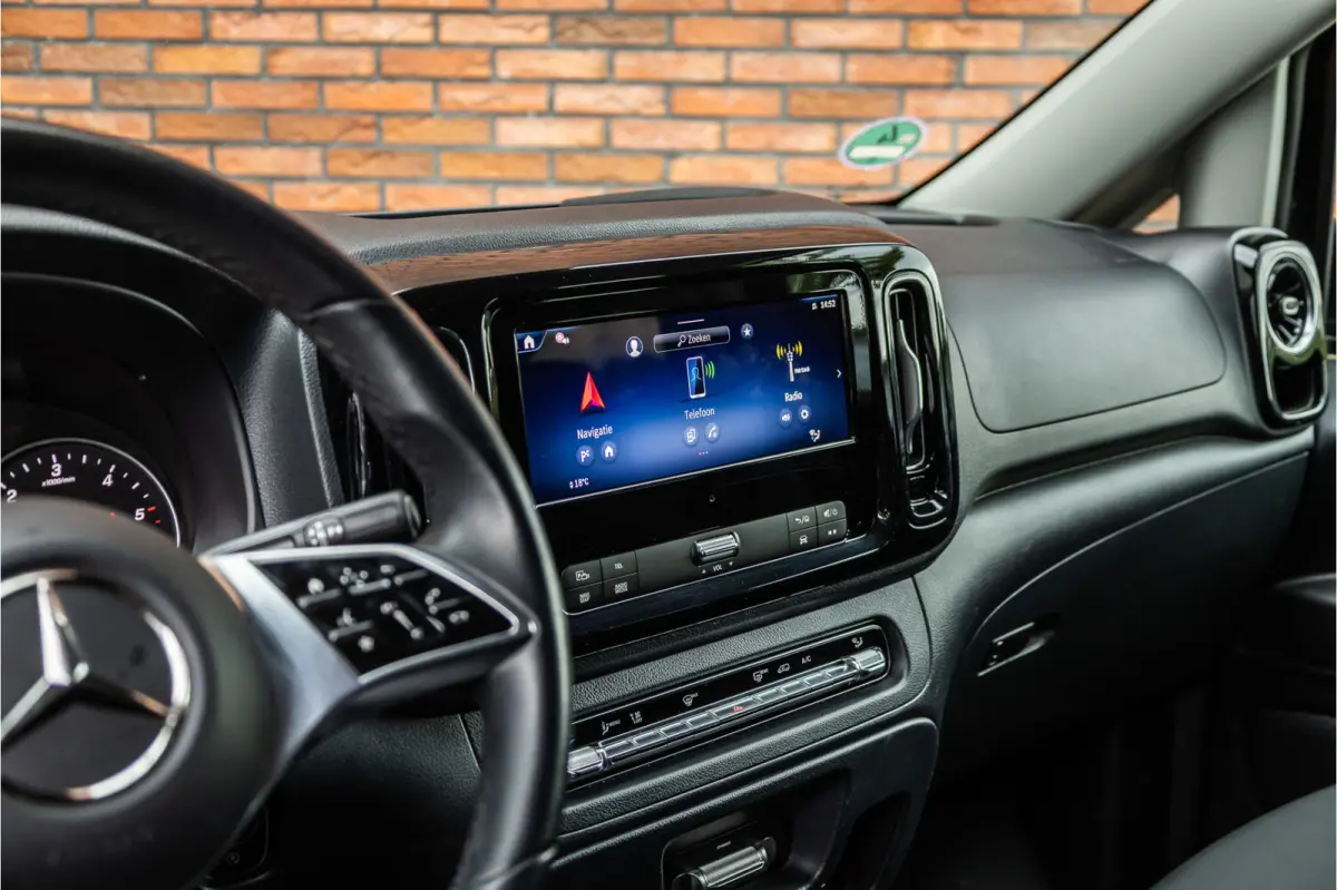 119 CDI DC L3 XL | AMG | L+R Schuifdeur | Dubbel cabine | Navigatie | CarPlay | Camera | Lederen bekleding | Stoelverwarming | 2500 kg trekgewicht | Trekhaak | Multibeam Led | PDC V+A