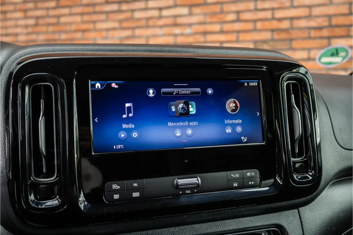 119 CDI DC L3 XL | AMG | L+R Schuifdeur | Dubbel cabine | Navigatie | CarPlay | Camera | Lederen bekleding | Stoelverwarming | 2500 kg trekgewicht | Trekhaak | Multibeam Led | PDC V+A