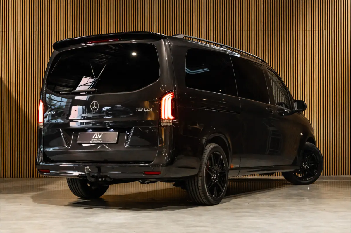 119 CDI DC L3 XL | AMG | L+R Schuifdeur | Dubbel cabine | Navigatie | CarPlay | Camera | Lederen bekleding | Stoelverwarming | 2500 kg trekgewicht | Trekhaak | Multibeam Led | PDC V+A