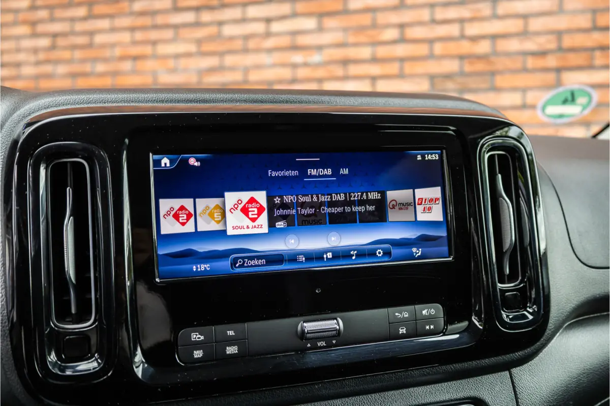 119 CDI DC L3 XL | AMG | L+R Schuifdeur | Dubbel cabine | Navigatie | CarPlay | Camera | Lederen bekleding | Stoelverwarming | 2500 kg trekgewicht | Trekhaak | Multibeam Led | PDC V+A