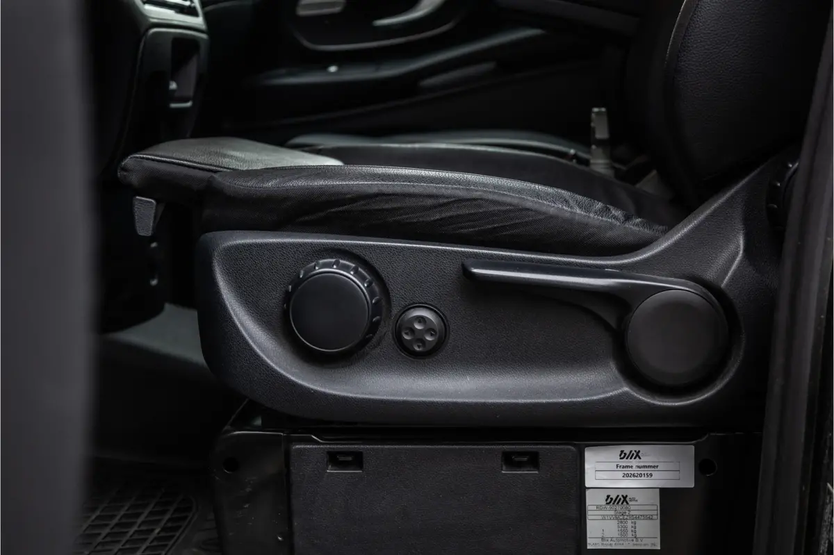 119 CDI DC L3 XL | AMG | L+R Schuifdeur | Dubbel cabine | Navigatie | CarPlay | Camera | Lederen bekleding | Stoelverwarming | 2500 kg trekgewicht | Trekhaak | Multibeam Led | PDC V+A