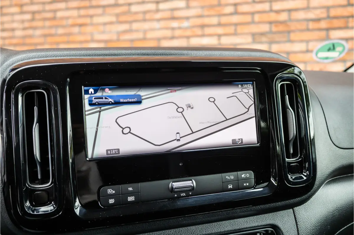 119 CDI DC L3 XL | AMG | L+R Schuifdeur | Dubbel cabine | Navigatie | CarPlay | Camera | Lederen bekleding | Stoelverwarming | 2500 kg trekgewicht | Trekhaak | Multibeam Led | PDC V+A