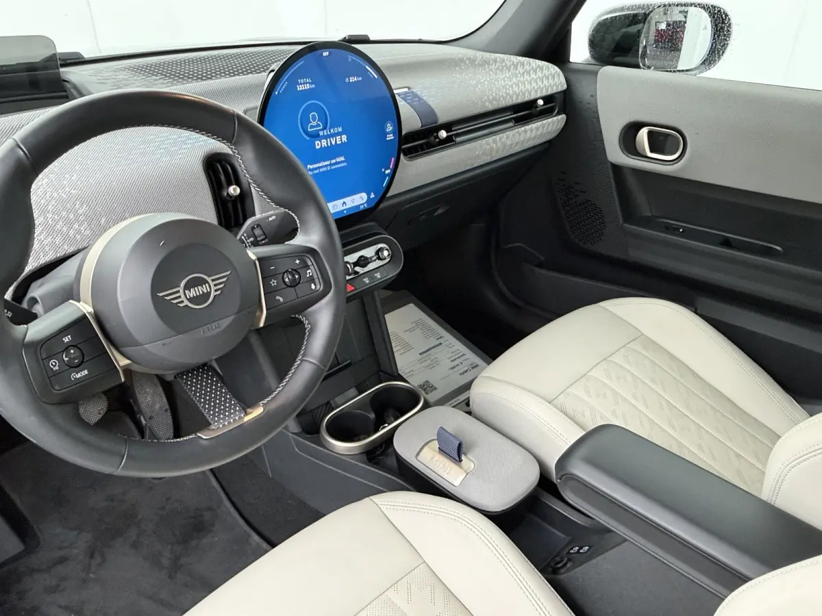 C Favoured Trim | Pakket S | Head-up Display | Keyless Entry | Carplay | Stoelverwarming | Stuurverwarming
