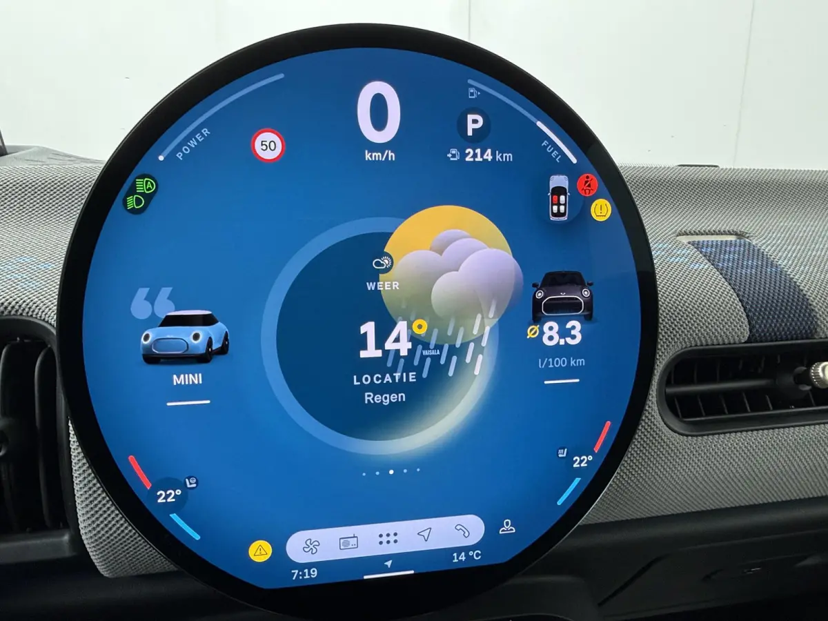 C Favoured Trim | Pakket S | Head-up Display | Keyless Entry | Carplay | Stoelverwarming | Stuurverwarming