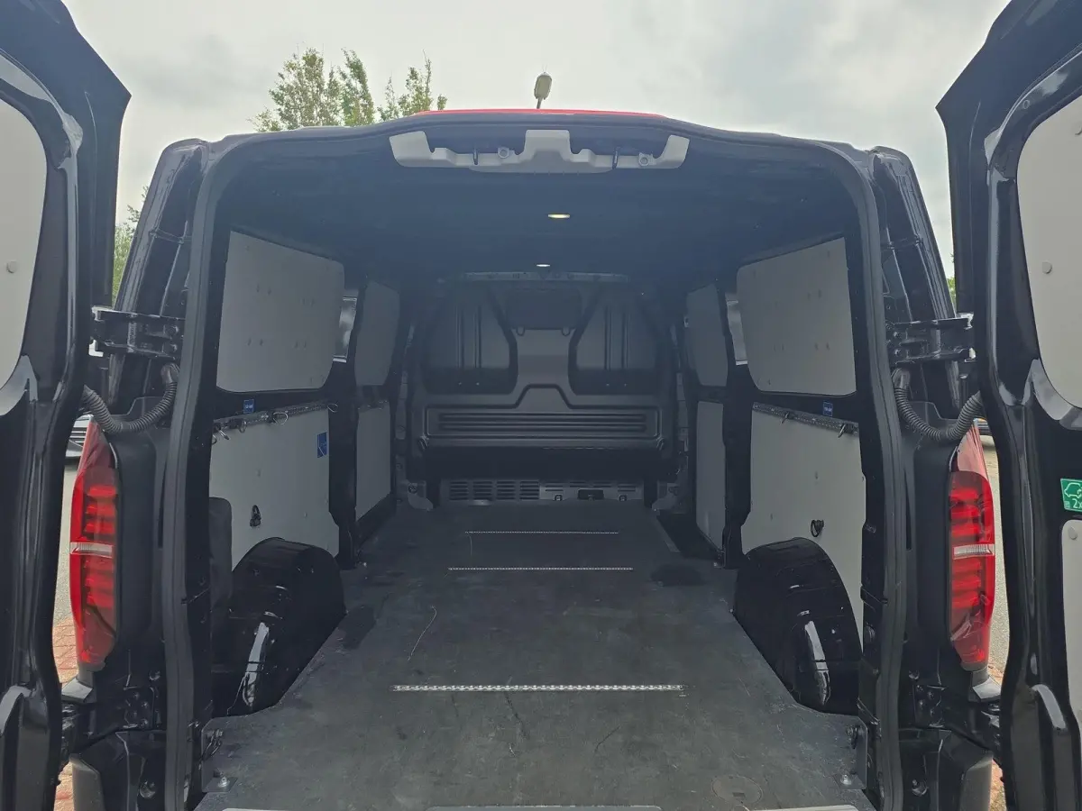 2.0 TDI L2H1 | 150Pk | Achterdeuren | Airco | Achteruitrijcamera |